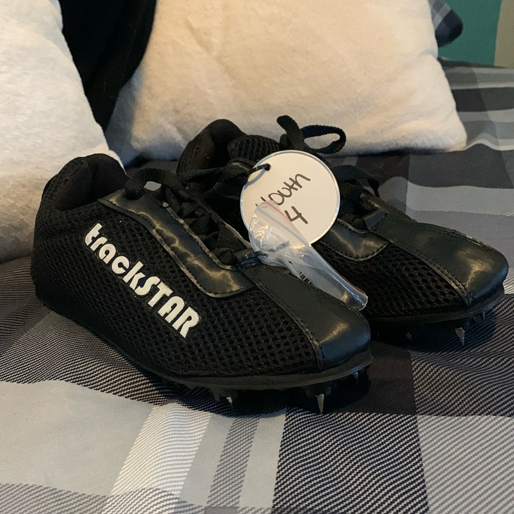 TrackSTAR Cleats Youth Size 4 w/ Replacement Spikes (75 mm)